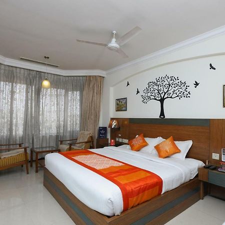 Oyo 1081 Hotel Sindhu International Tirupati Extérieur photo