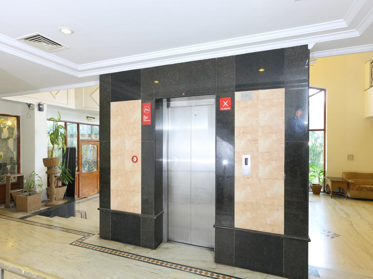 Oyo 1081 Hotel Sindhu International Tirupati Extérieur photo