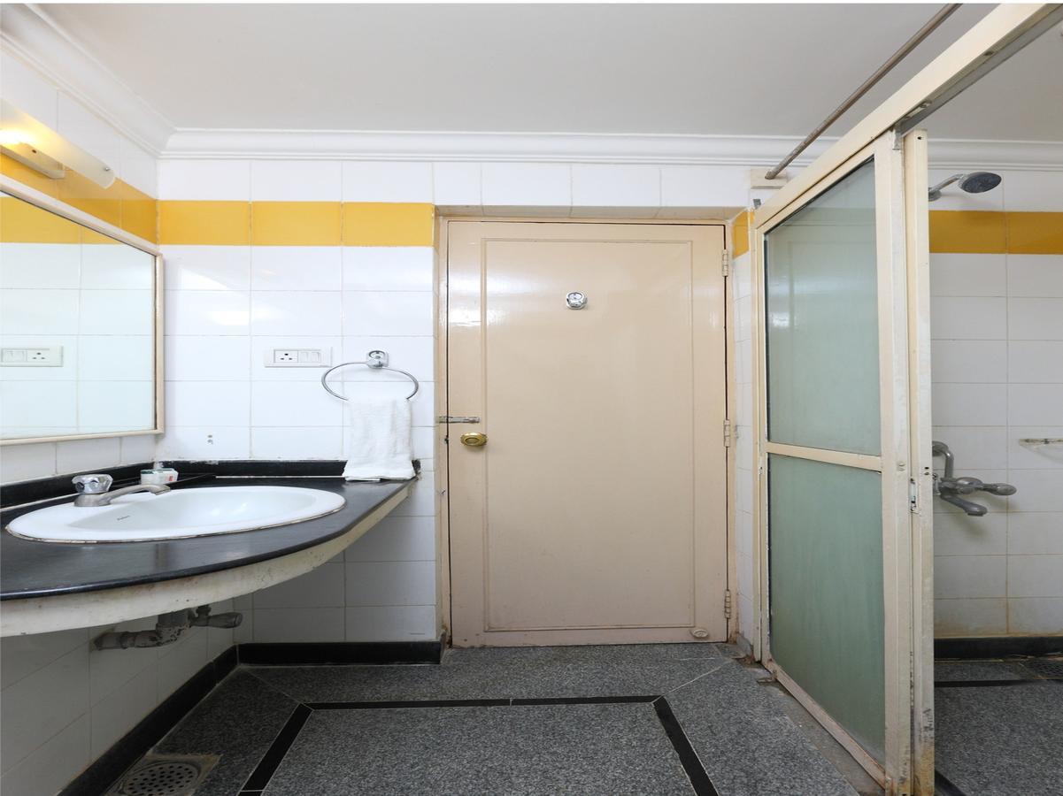 Oyo 1081 Hotel Sindhu International Tirupati Extérieur photo