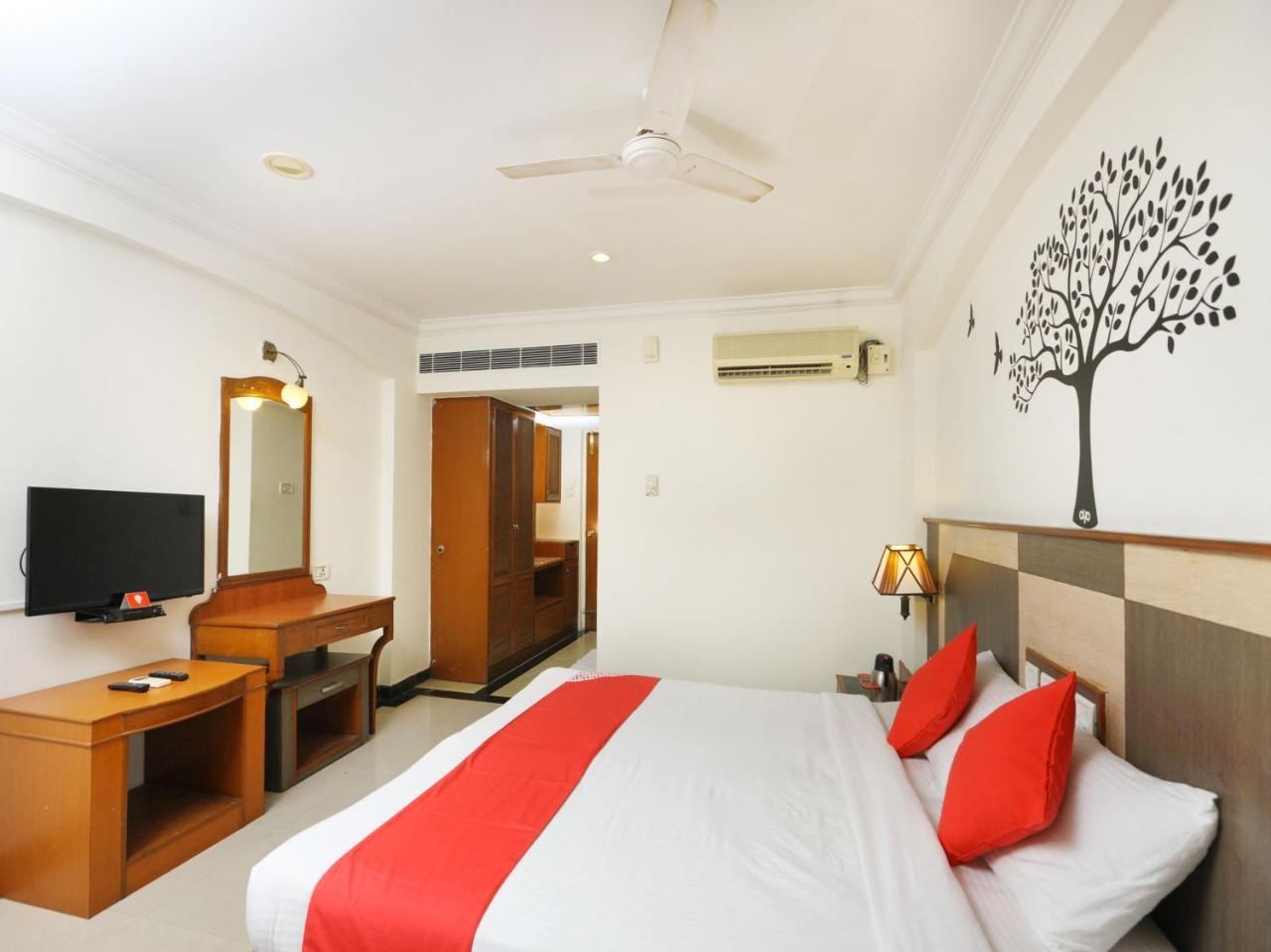 Oyo 1081 Hotel Sindhu International Tirupati Extérieur photo