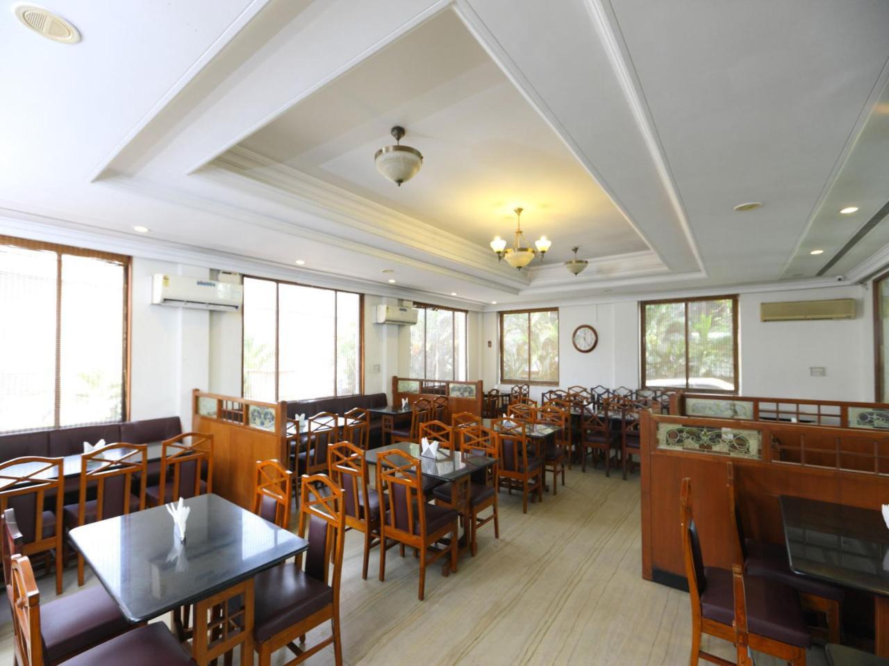 Oyo 1081 Hotel Sindhu International Tirupati Extérieur photo