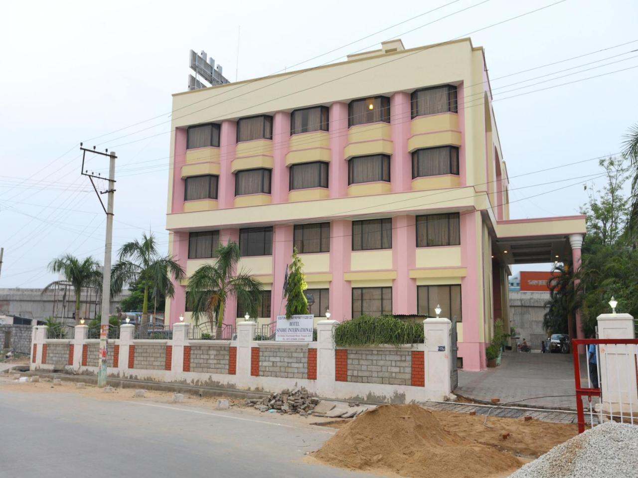 Oyo 1081 Hotel Sindhu International Tirupati Extérieur photo