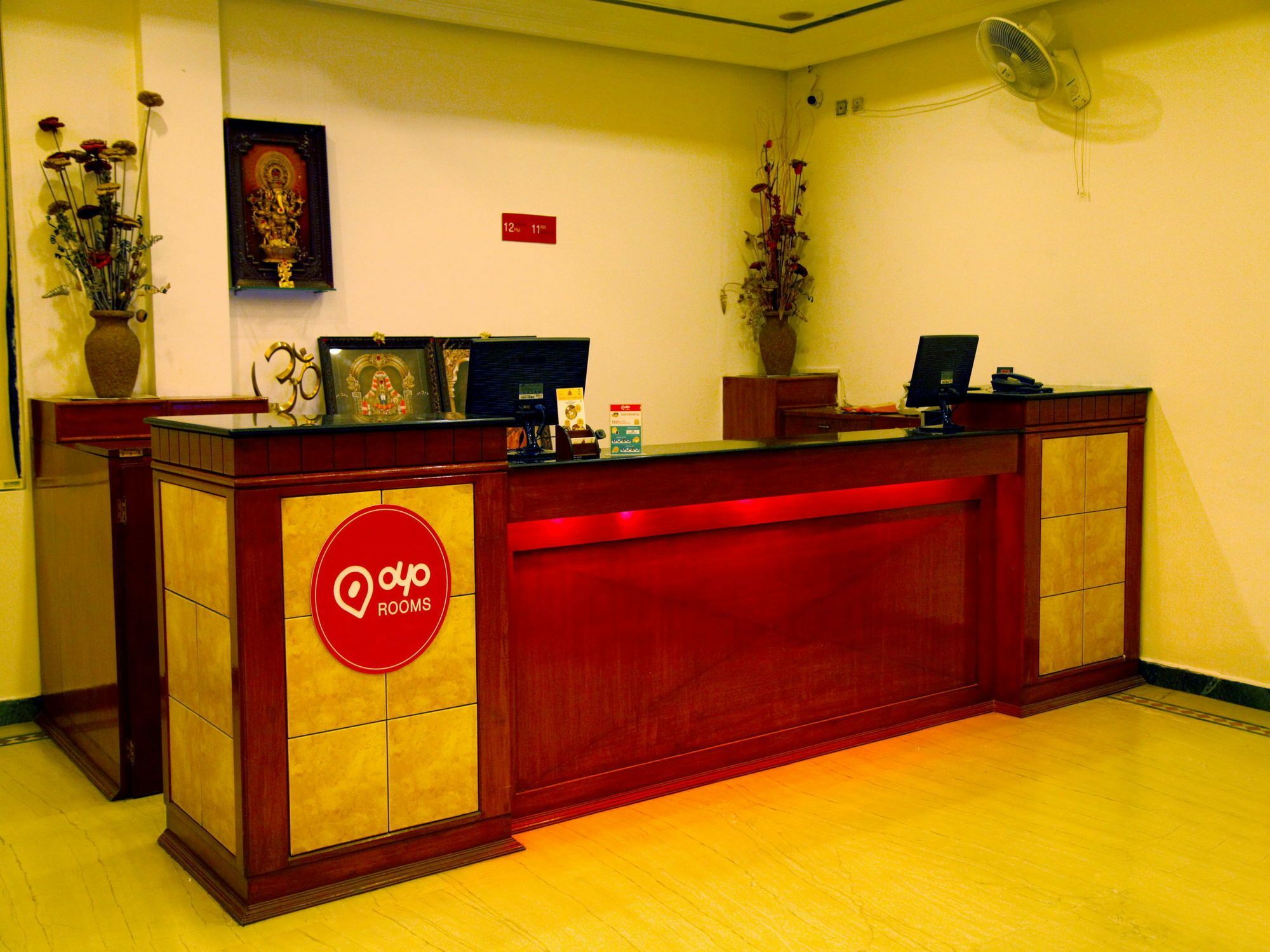 Oyo 1081 Hotel Sindhu International Tirupati Extérieur photo